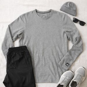 The North Face Men’s Heather Gray Performance Long Sleeve Athleisure Size L